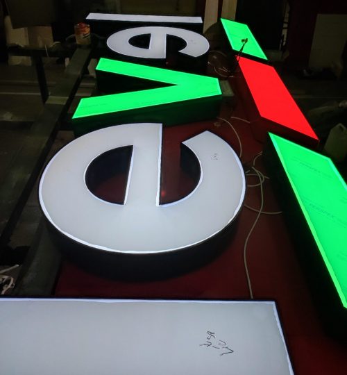 3d logo podsvícené